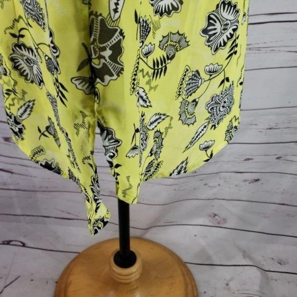 Attention Yellow & Black Floral Sleeveless blouse - Picture 7 of 8